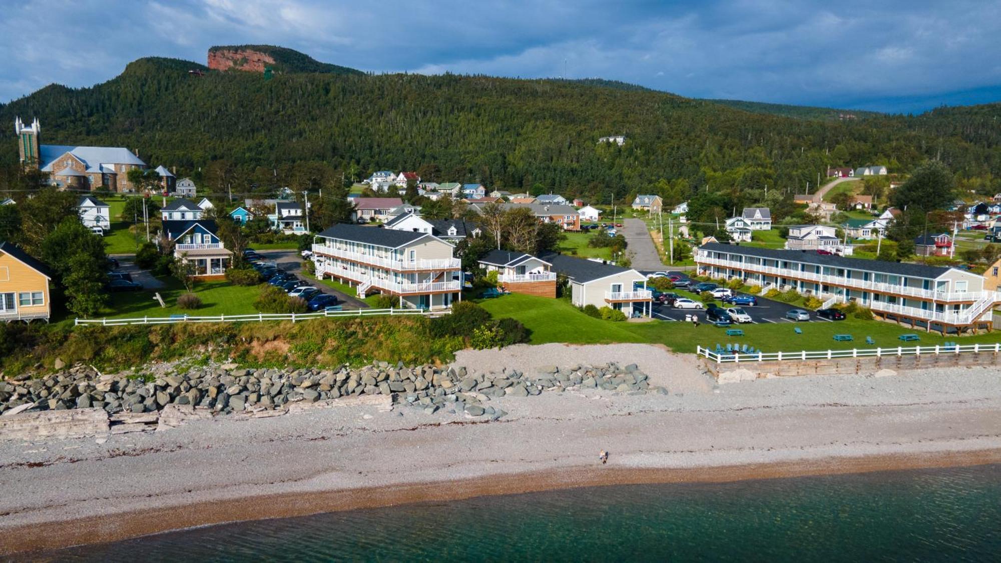 Hotel Les Trois Soeurs Percé Exterior foto