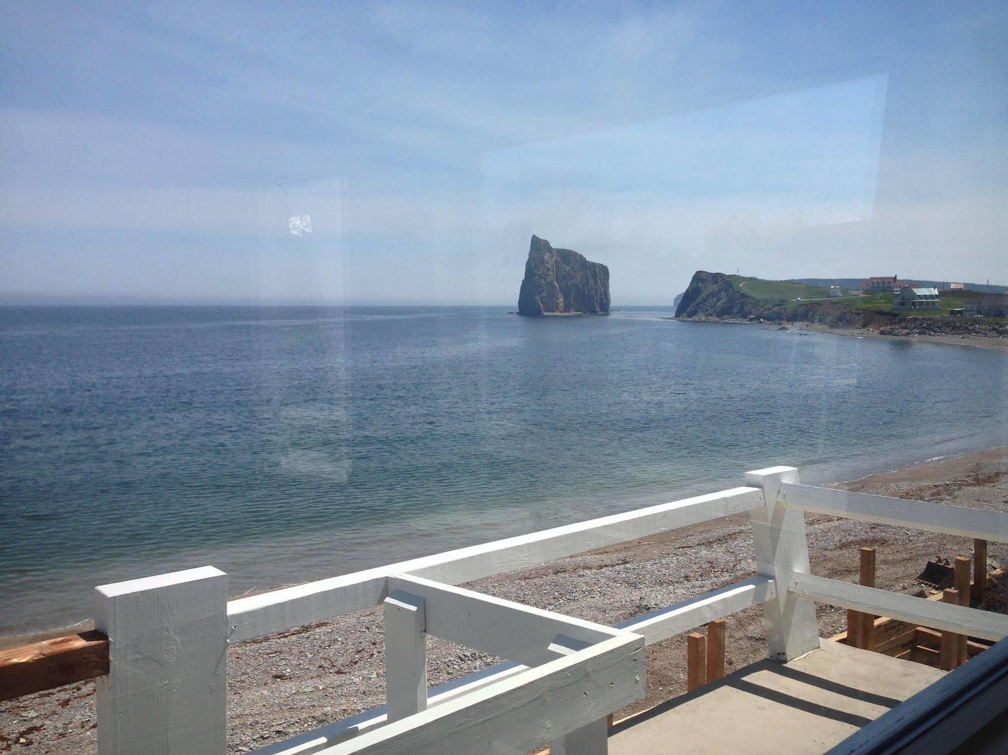 Hotel Les Trois Soeurs Percé Exterior foto